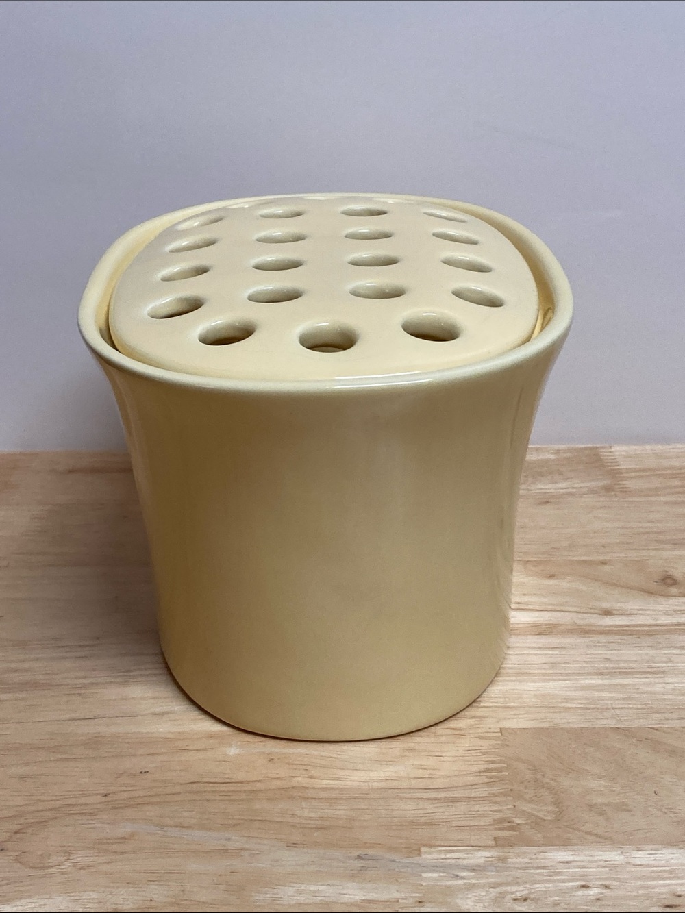 Southern Living at Home Arrange it Easy Ceramic Yellow Vase with Frog - Picture 3 of 8